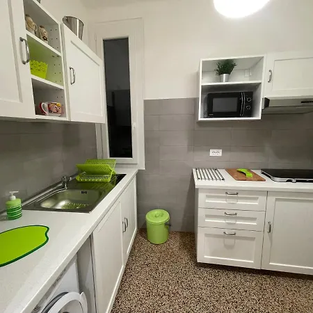 Lovenest - Acquarium 50m Guest house