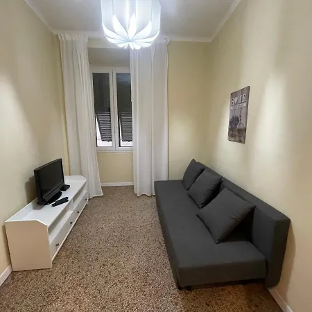 Lovenest - Acquarium 50m Guest house