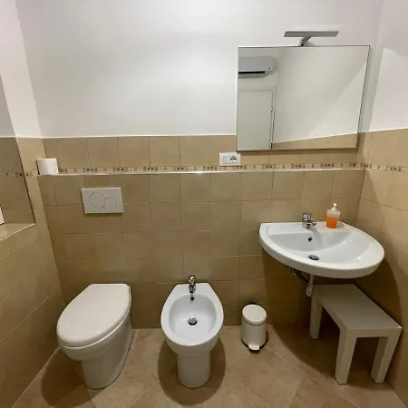 Lovenest - Acquarium 50m Genua