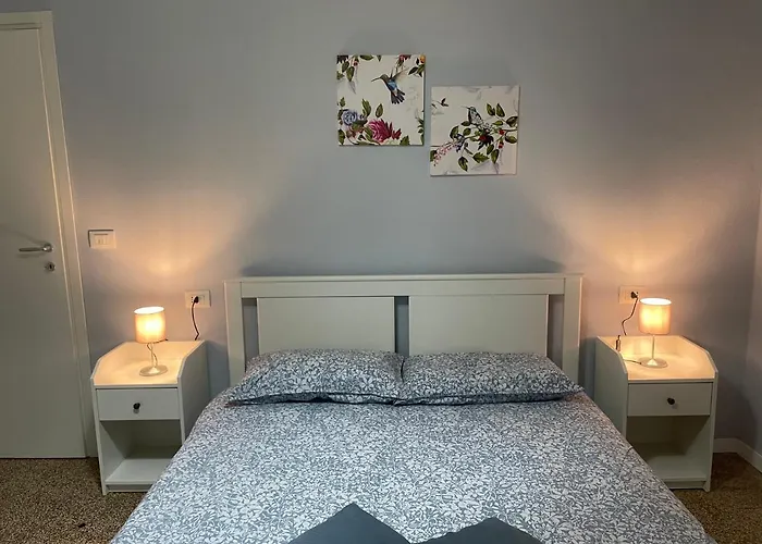 Lovenest - Acquarium 50m Pensión Génova