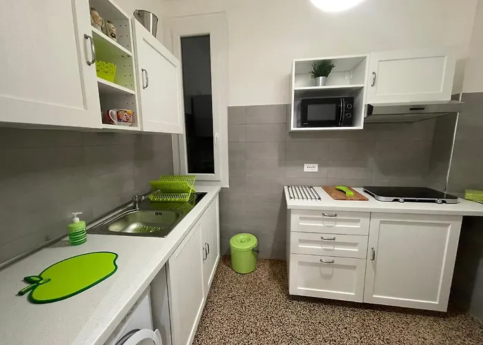 Lovenest - Acquarium 50m Pensión